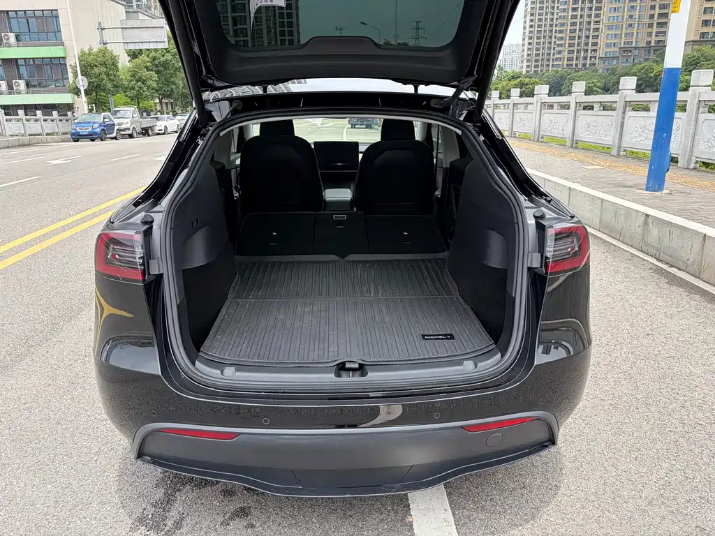 Tesla Model Y 2023 — фото 10