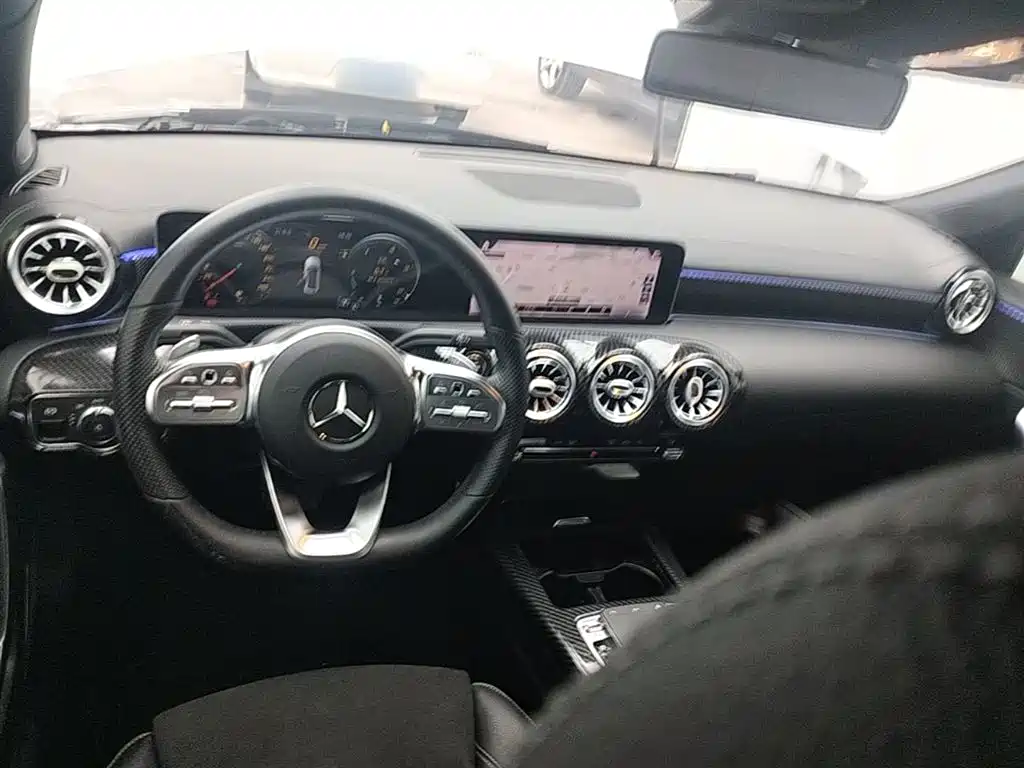 Mercedes-Benz A-Class 2019 — фото 10