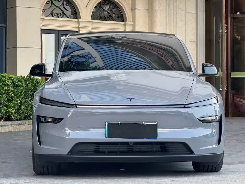 Tesla Model Y 2025 — фото 2
