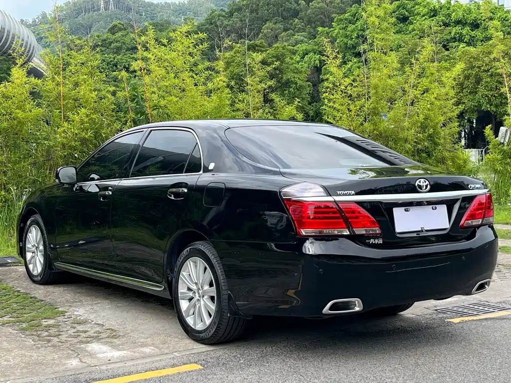 Toyota Crown 2015 — фото 15
