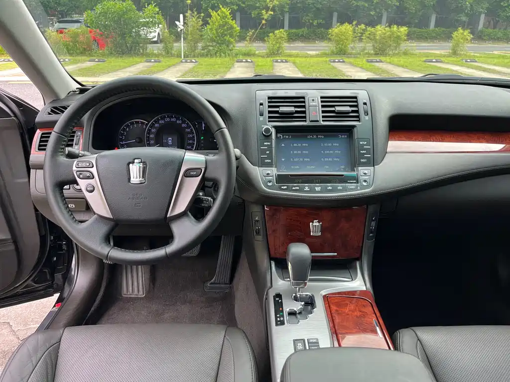 Toyota Crown 2015 — фото 8