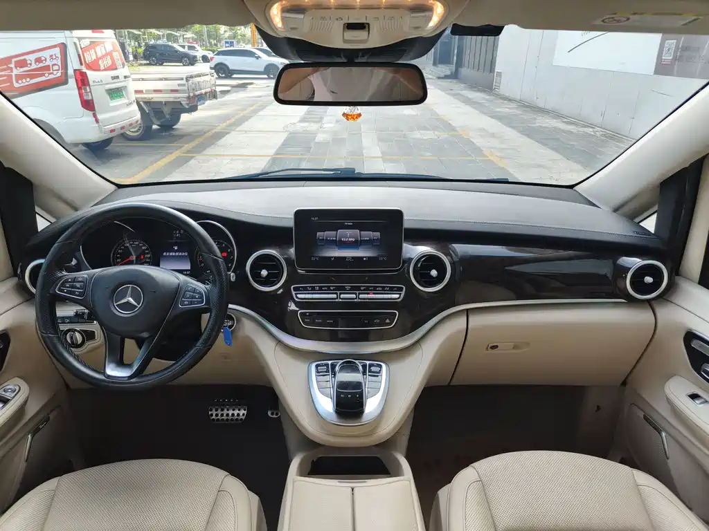 Mercedes-Benz V-Class 2017 — фото 15