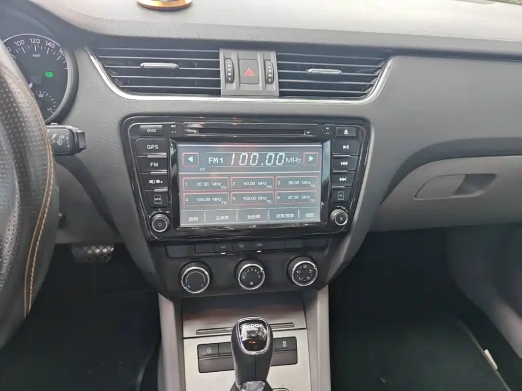 Skoda Octavia 2014 — фото 13