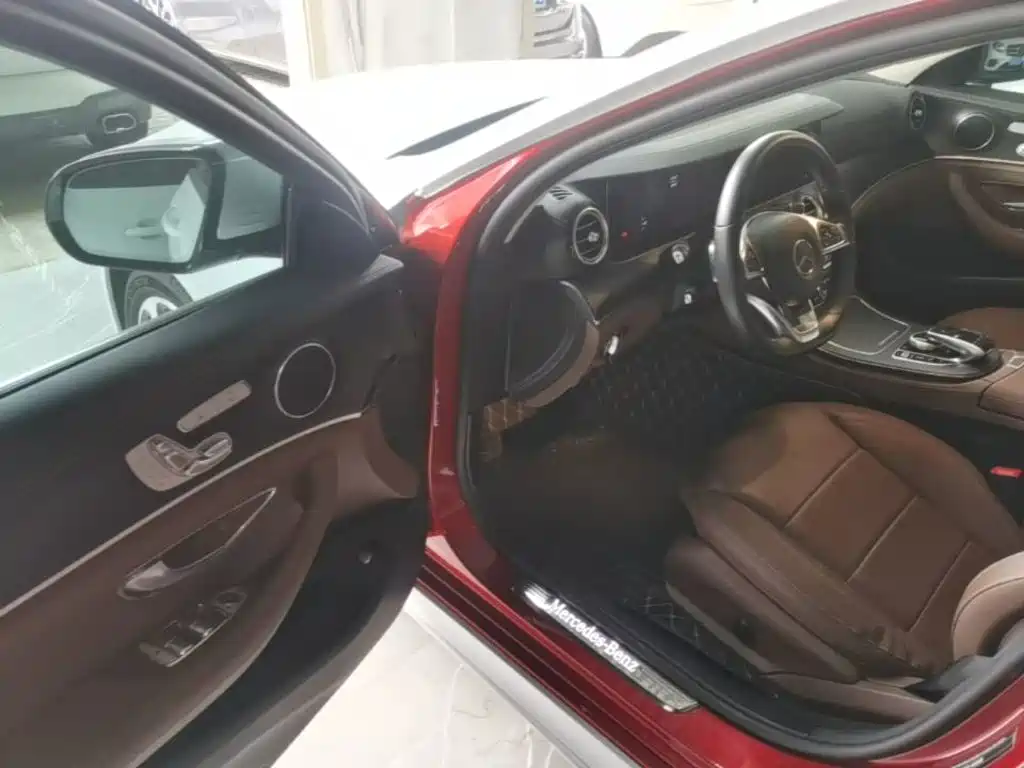 Mercedes-Benz E-Class 2018 — фото 16