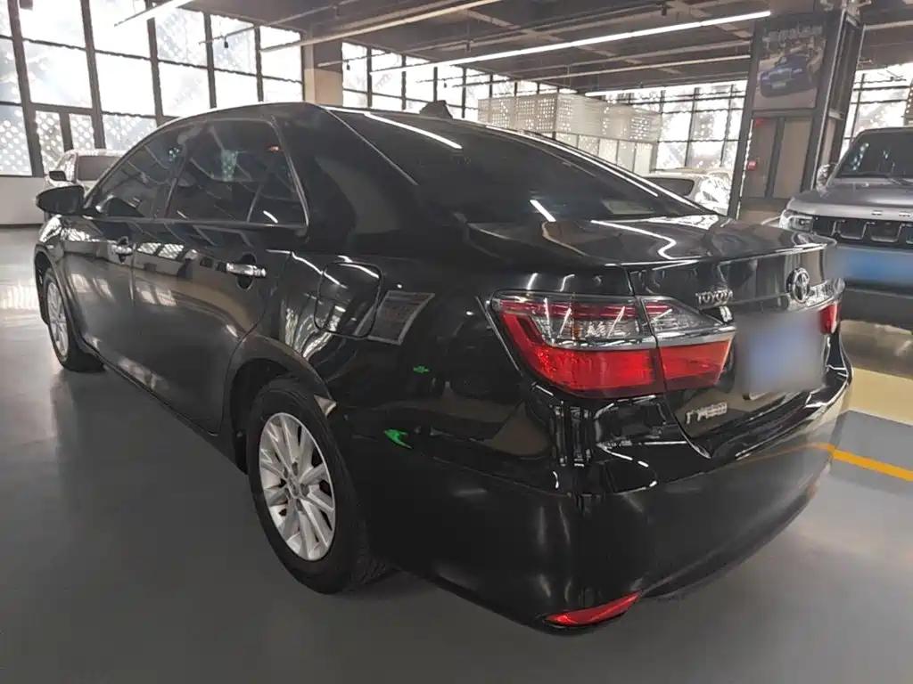 Toyota Camry 2016 — фото 5