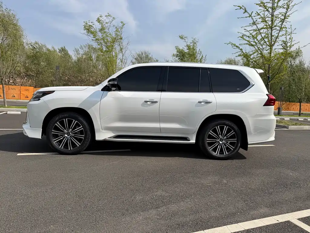Lexus LX 2020 — фото 7