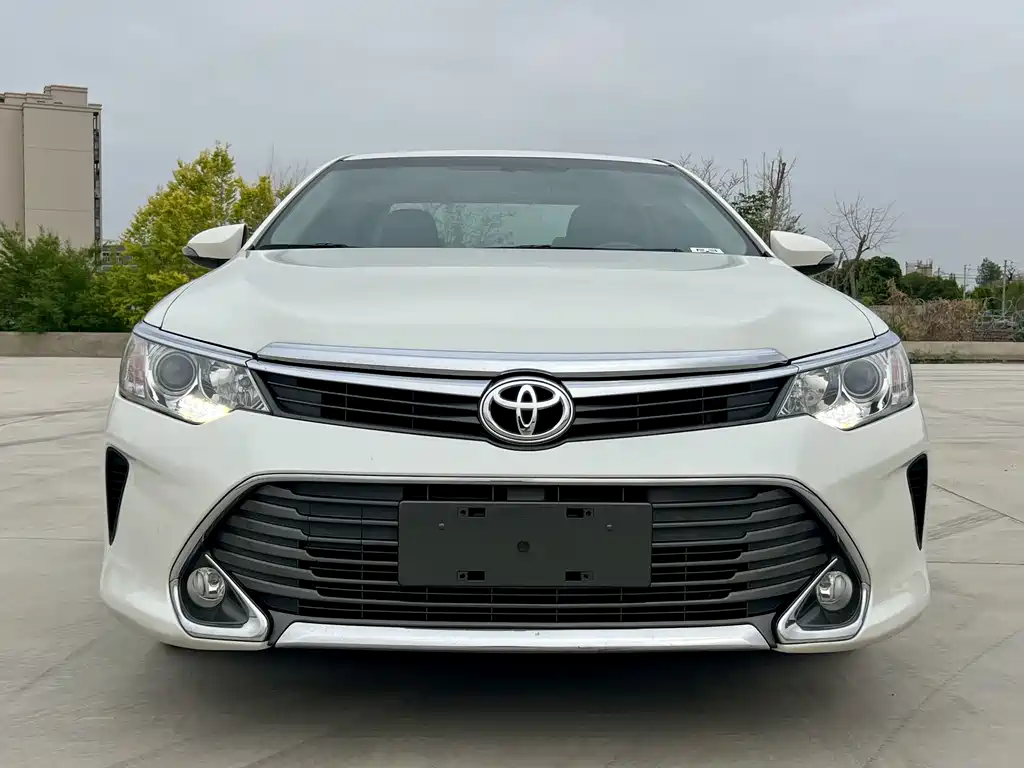 Toyota Camry 2015 — фото 2