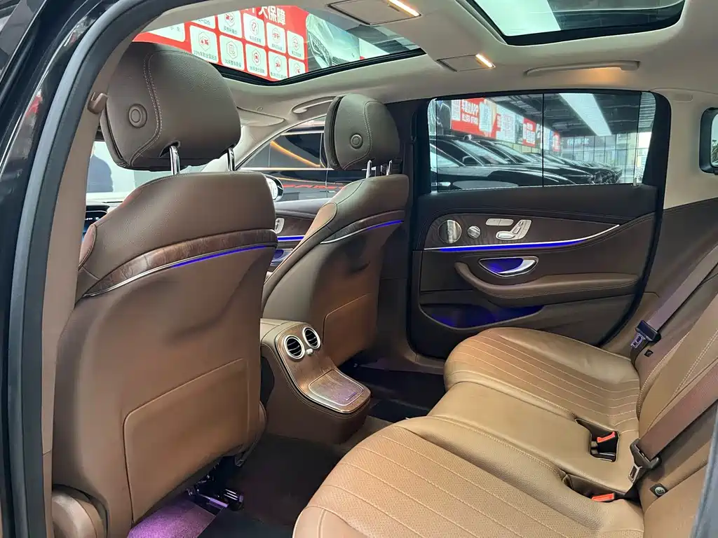 Mercedes-Benz E-Class 2023 — фото 11
