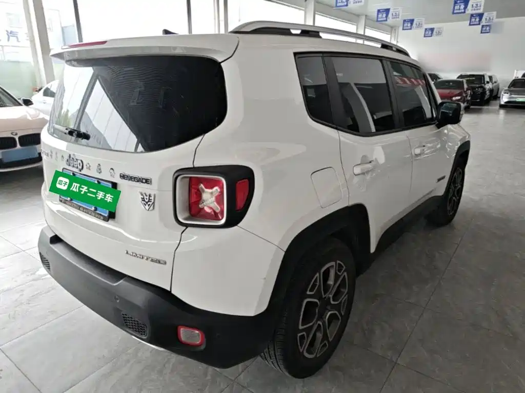 Jeep Renegade 2017 — фото 7