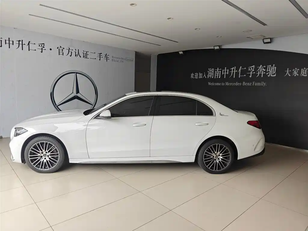 Mercedes-Benz C-Class 2025 — фото 4