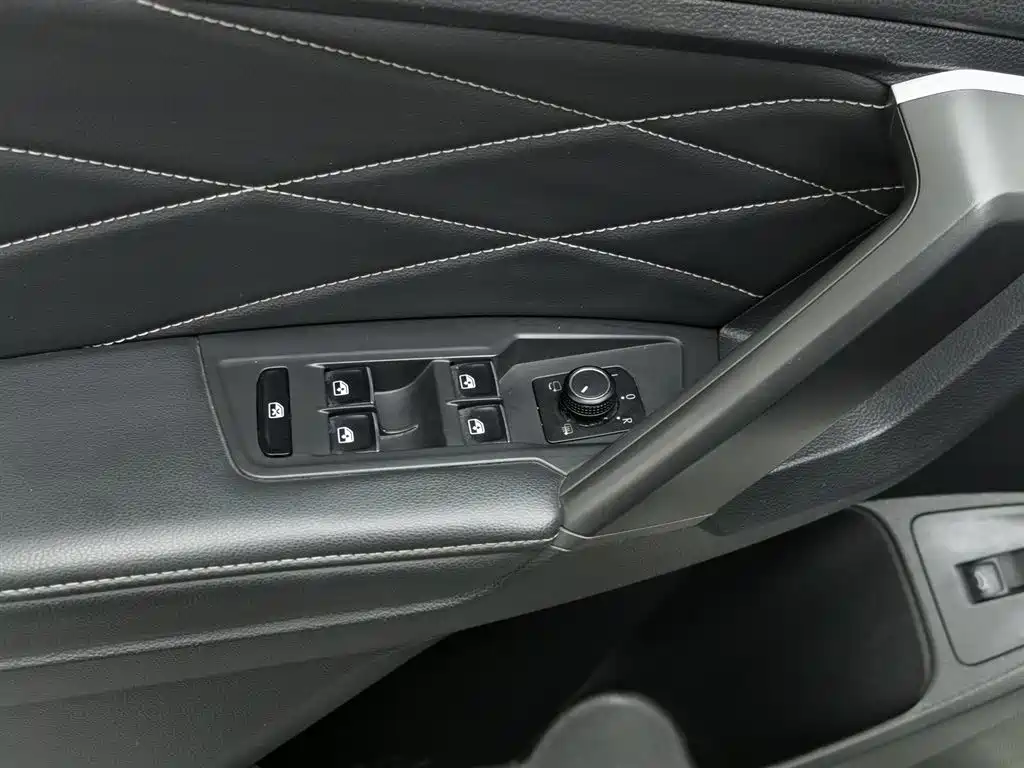 Volkswagen Tiguan L 2022 — фото 9