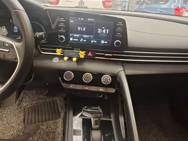 Hyundai Elantra 2024