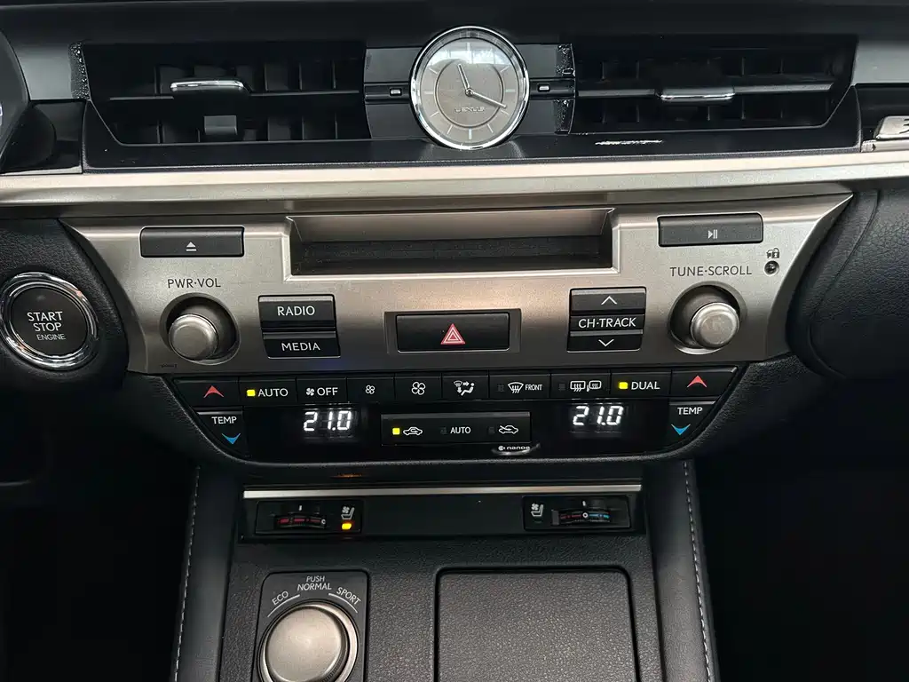 Lexus ES 2018 — фото 18
