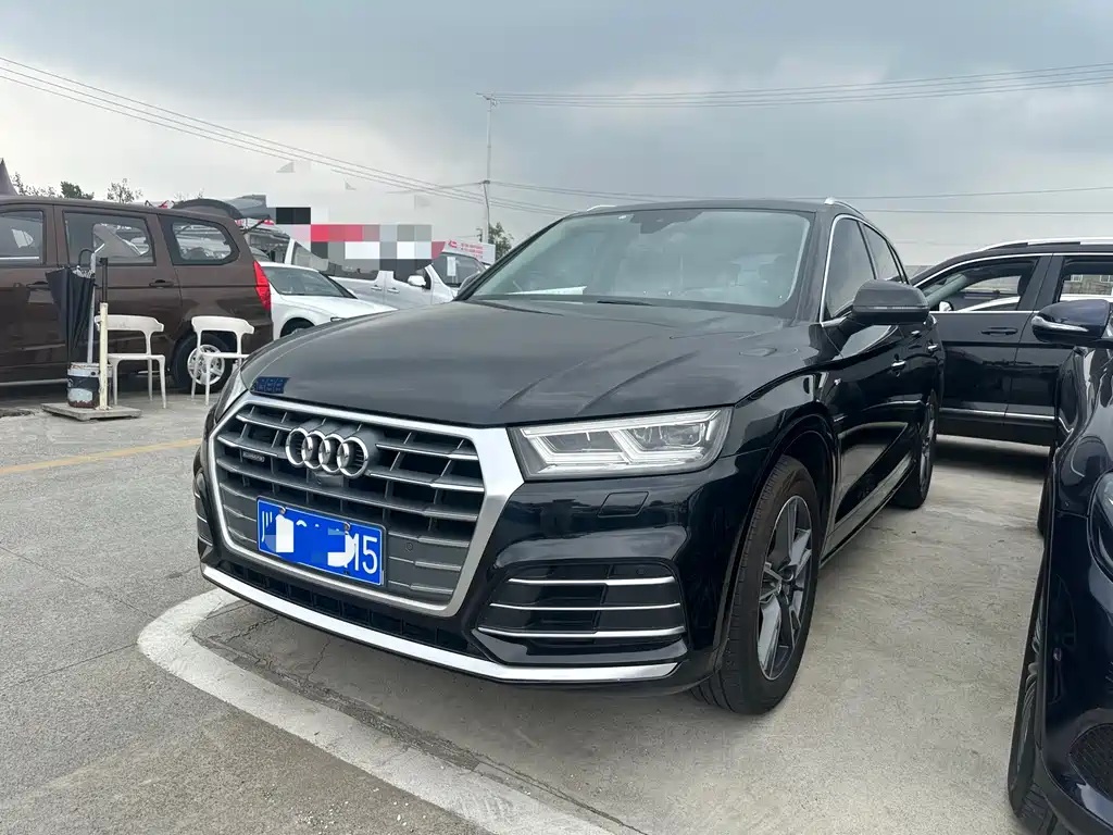 Audi Q5L 2020 — фото 1
