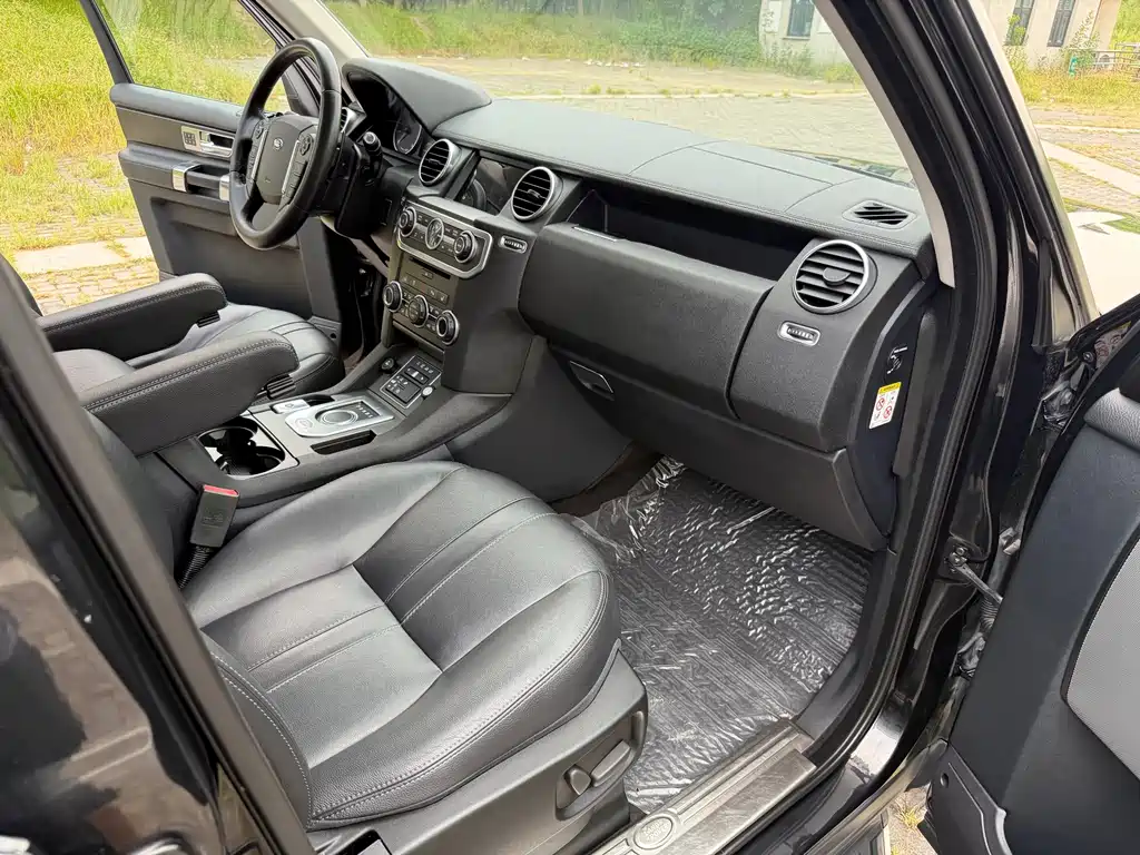 Land Rover Discovery 2015 — фото 26