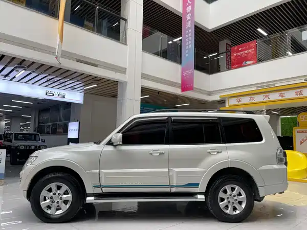 Mitsubishi Pajero 2018