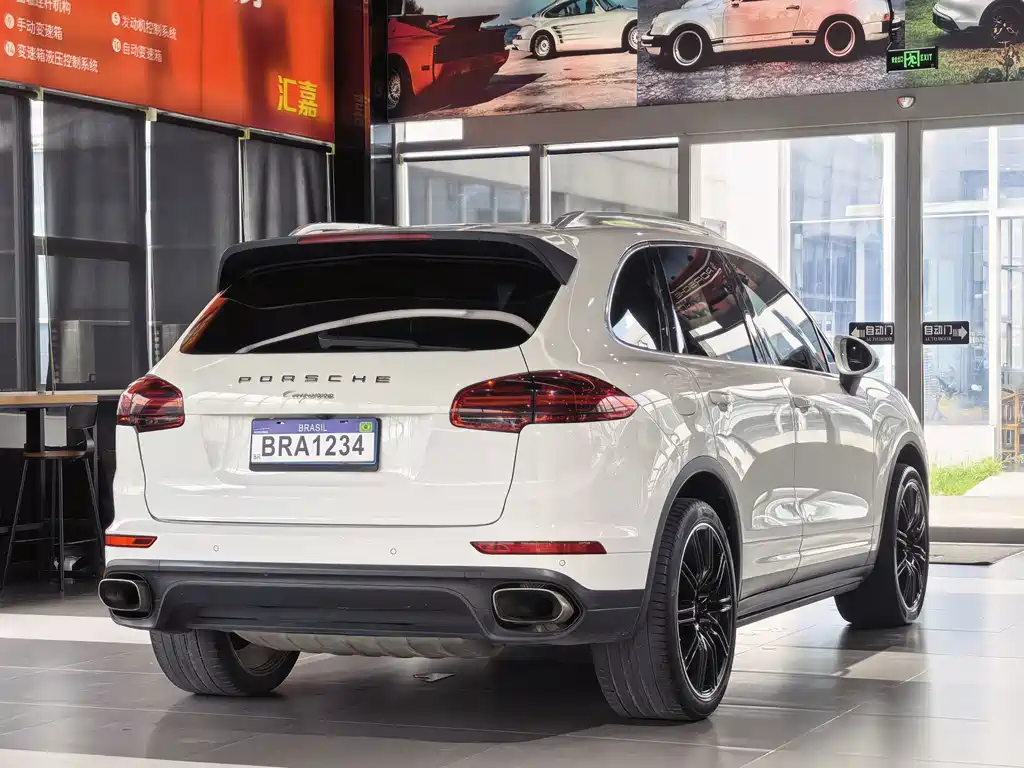 Porsche Cayenne 2016 — фото 12