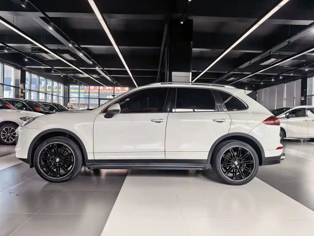 Porsche Cayenne 2016 — фото 11