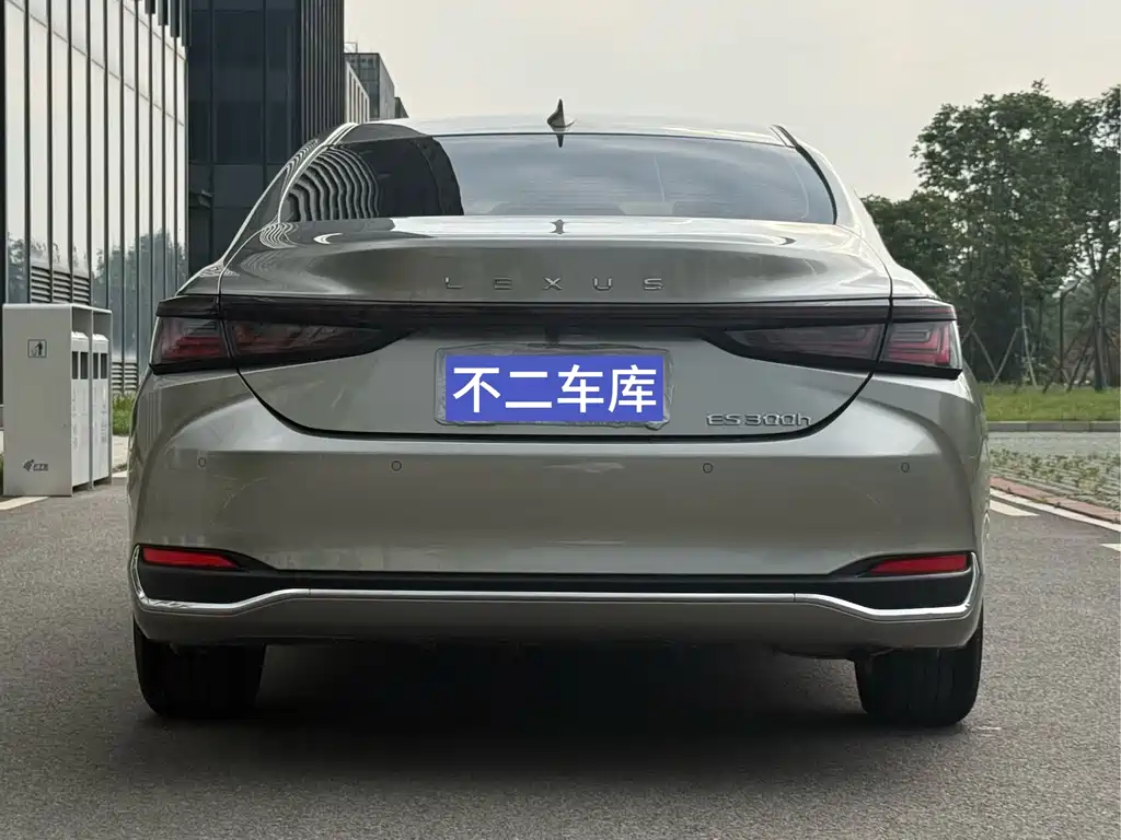 Lexus ES 2025 — фото 23