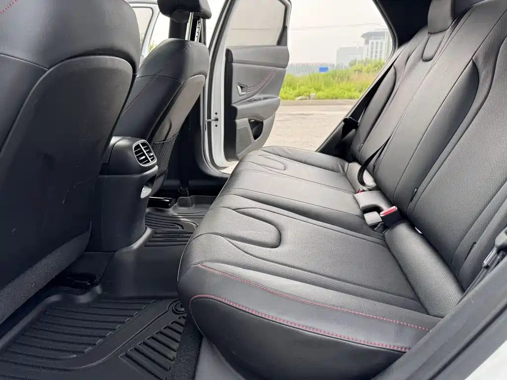 Hyundai Elantra 2023 — фото 10