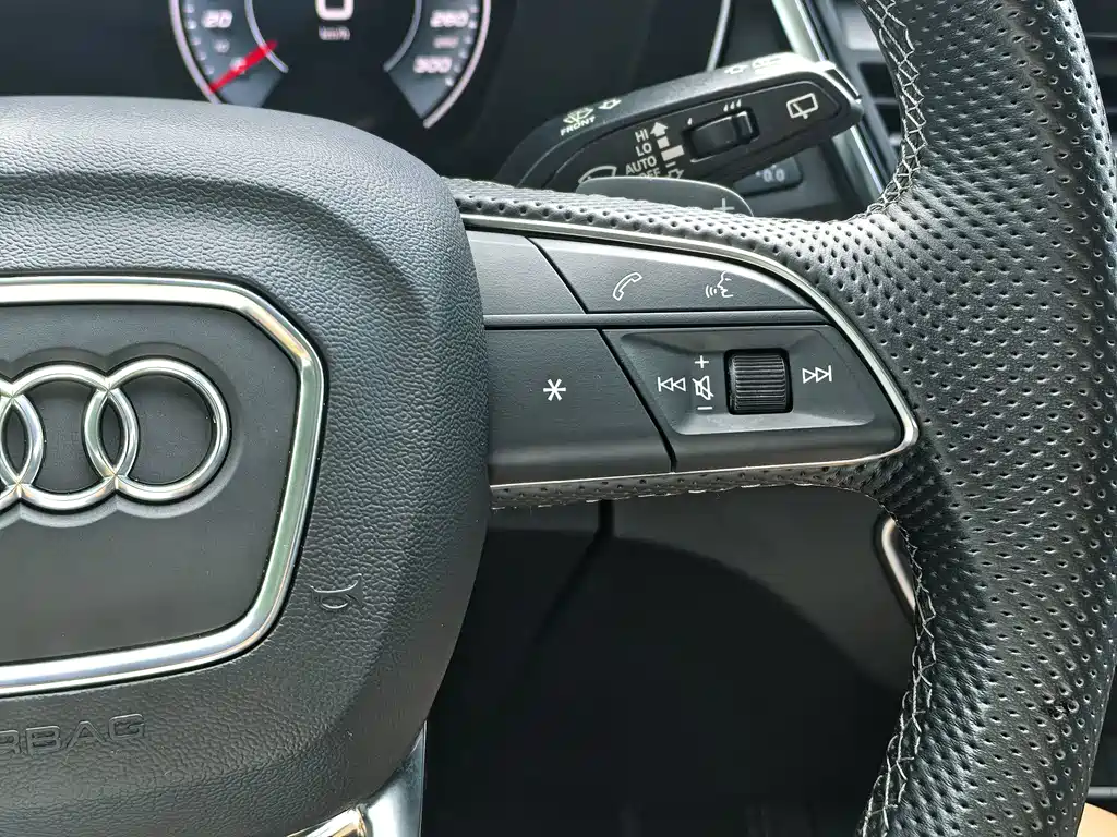 Audi Q5L 2021 — фото 23