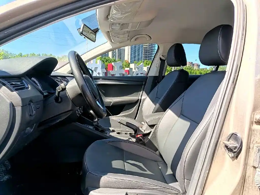 Skoda Octavia 2021 — фото 12