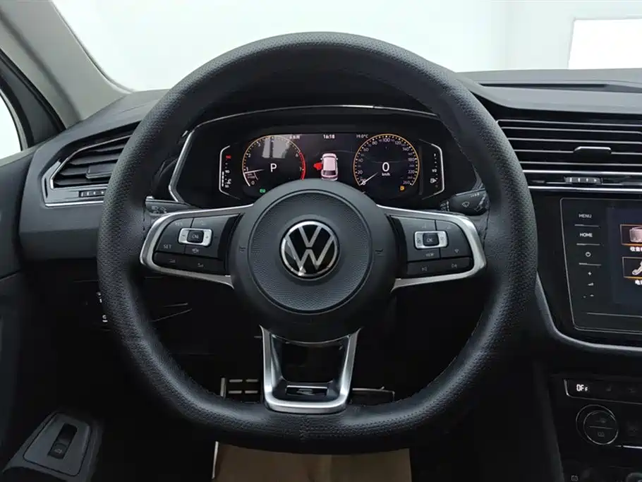 Volkswagen Tiguan L 2021 — фото 15