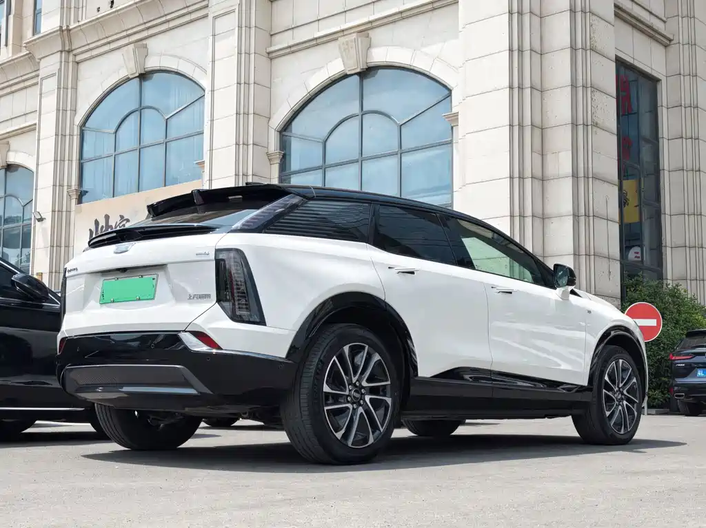 Cadillac IQ Aoge 2024 — фото 13
