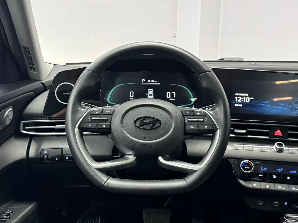 Hyundai Elantra 2023 — фото 6