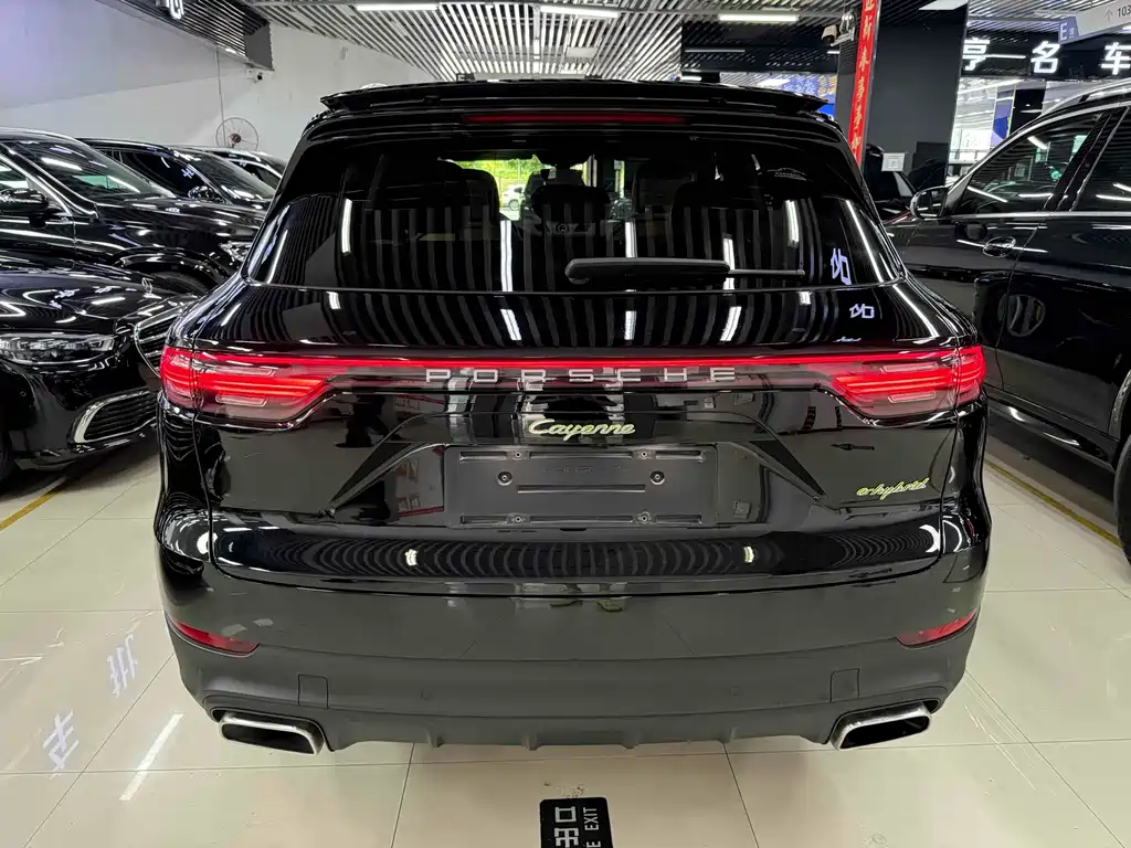 Porsche Cayenne Hybrid 2019 — фото 12