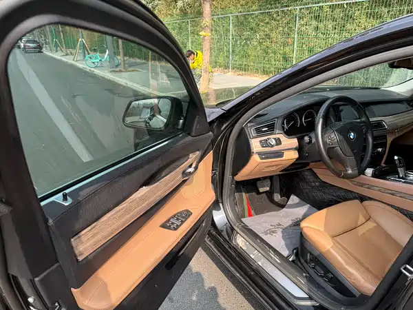 BMW 7 Series 2011