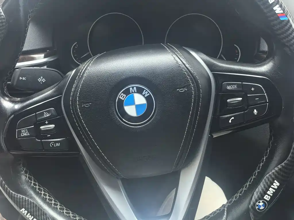 BMW 5 Series 2018 — фото 11