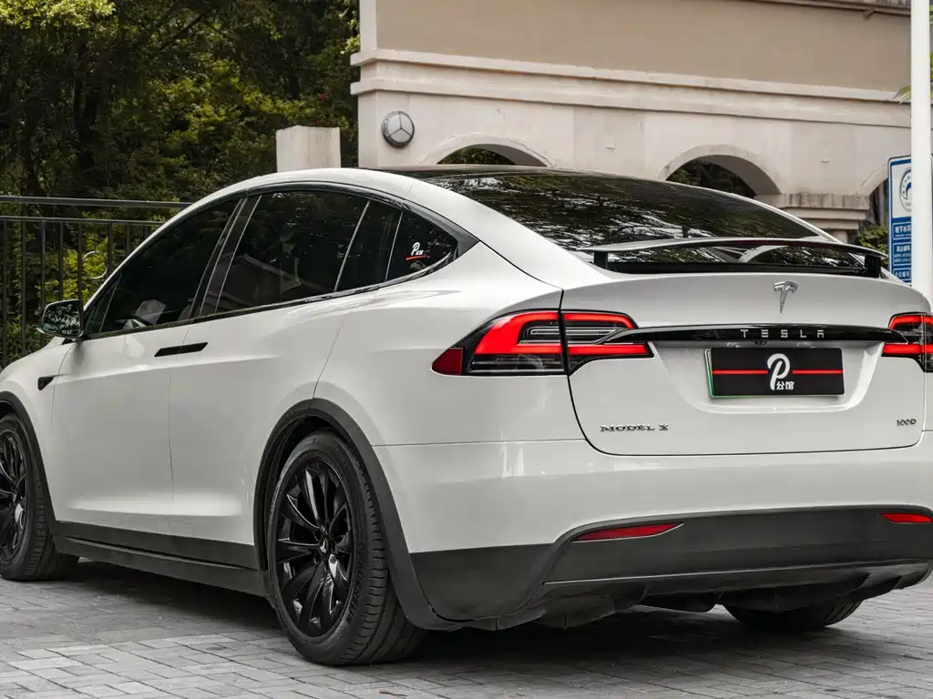 Tesla Model X 2017 — фото 4