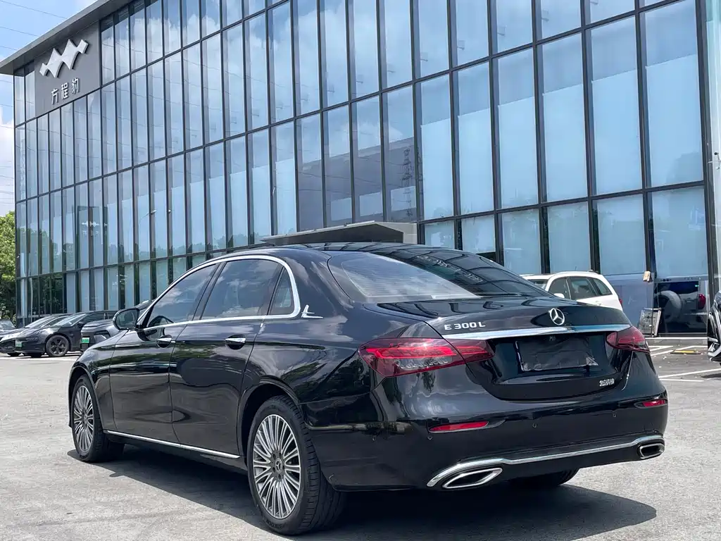 Mercedes-Benz E-Class 2022 — фото 19