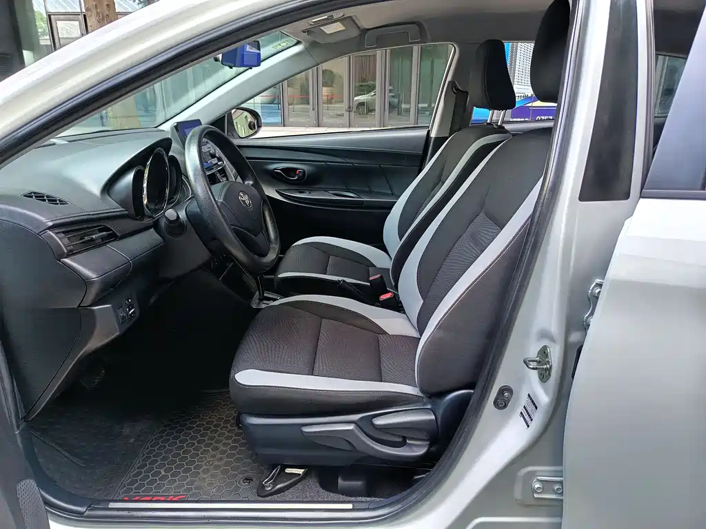 Toyota Yaris L 2020