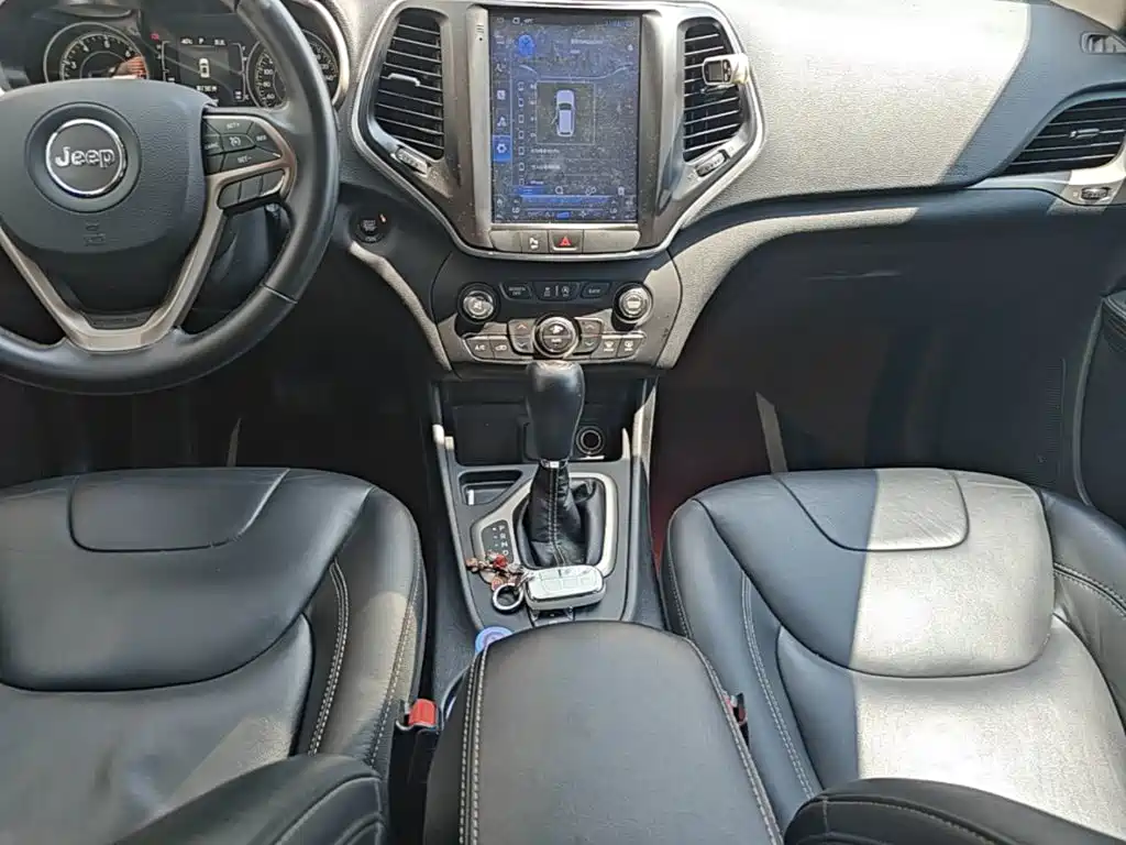 Jeep Cherokee 2017 — фото 14