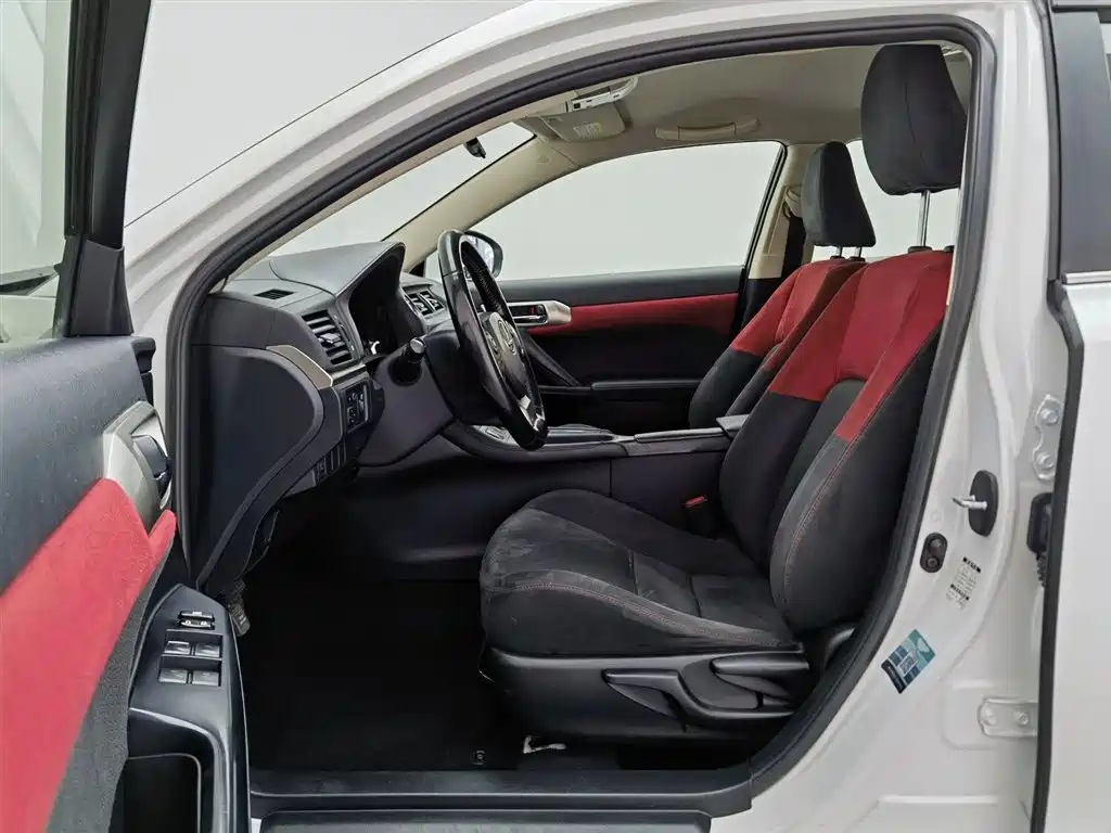 Lexus CT 2020 — фото 10