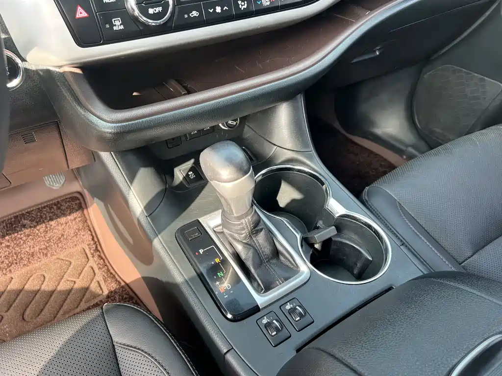 Toyota Highlander 2018 — фото 13