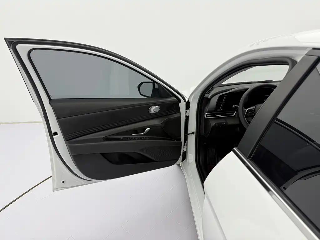 Hyundai Elantra 2022 — фото 20