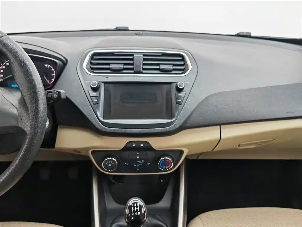 Ford Escort 2015 — фото 12