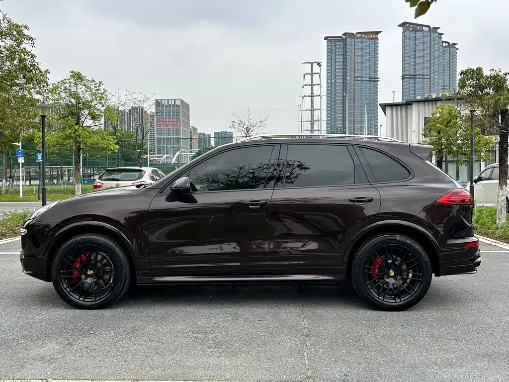 Porsche Cayenne 2017 — фото 14