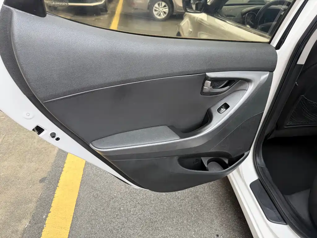 Hyundai Elantra Langdong 2017 — фото 21