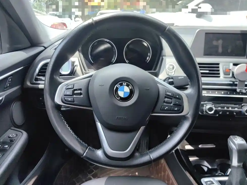 BMW 1 Series 2018 — фото 15