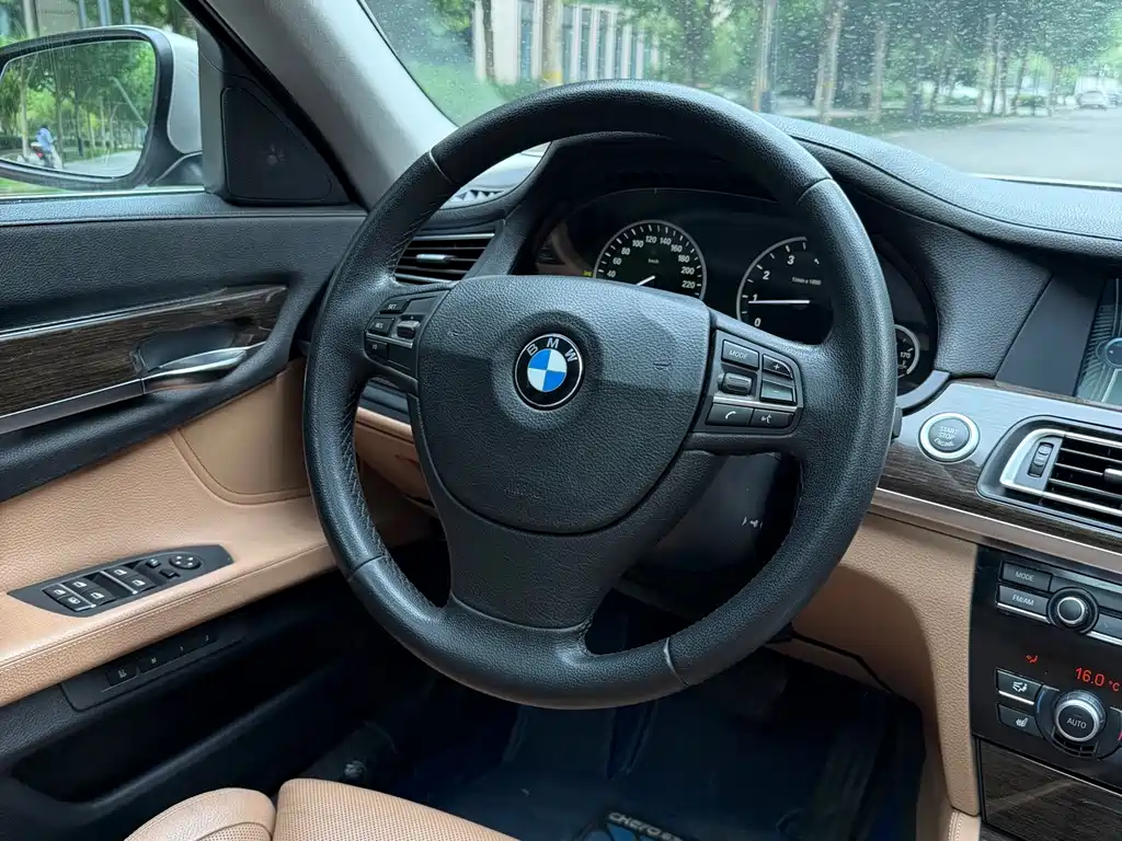 BMW 7 Series 2015 — фото 8