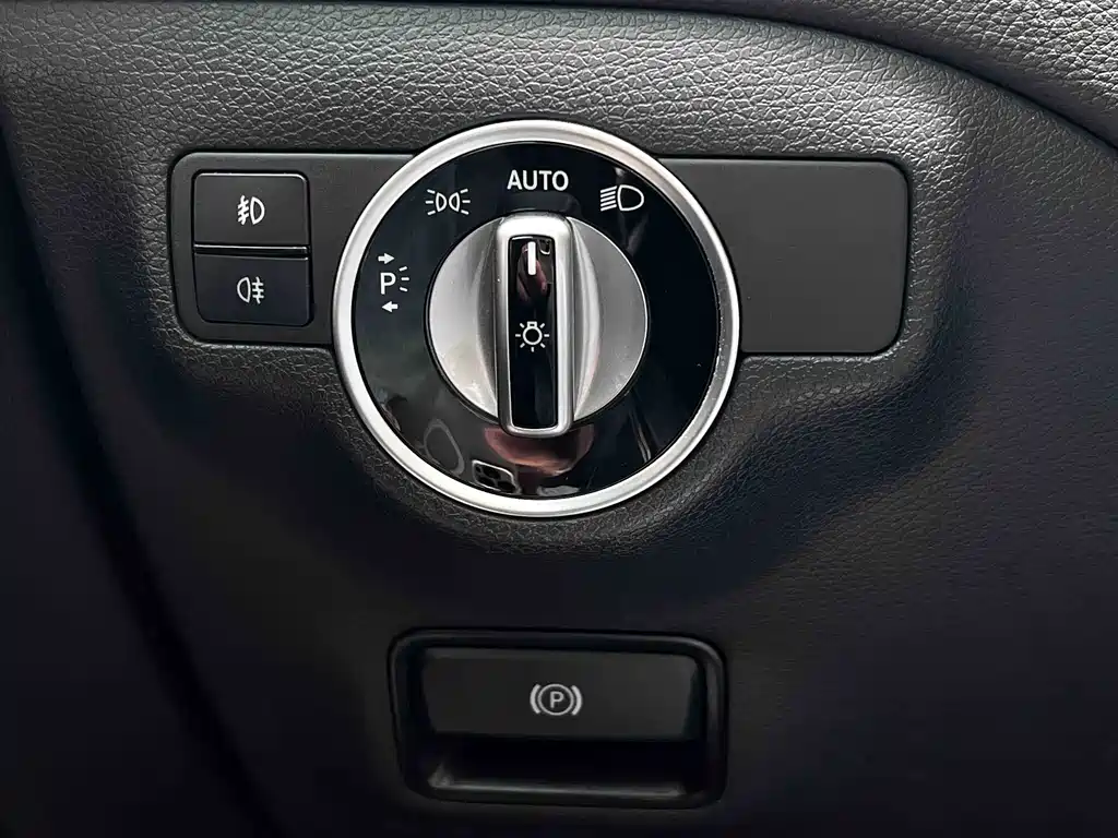 Mercedes-Benz GLA 2017 — фото 19