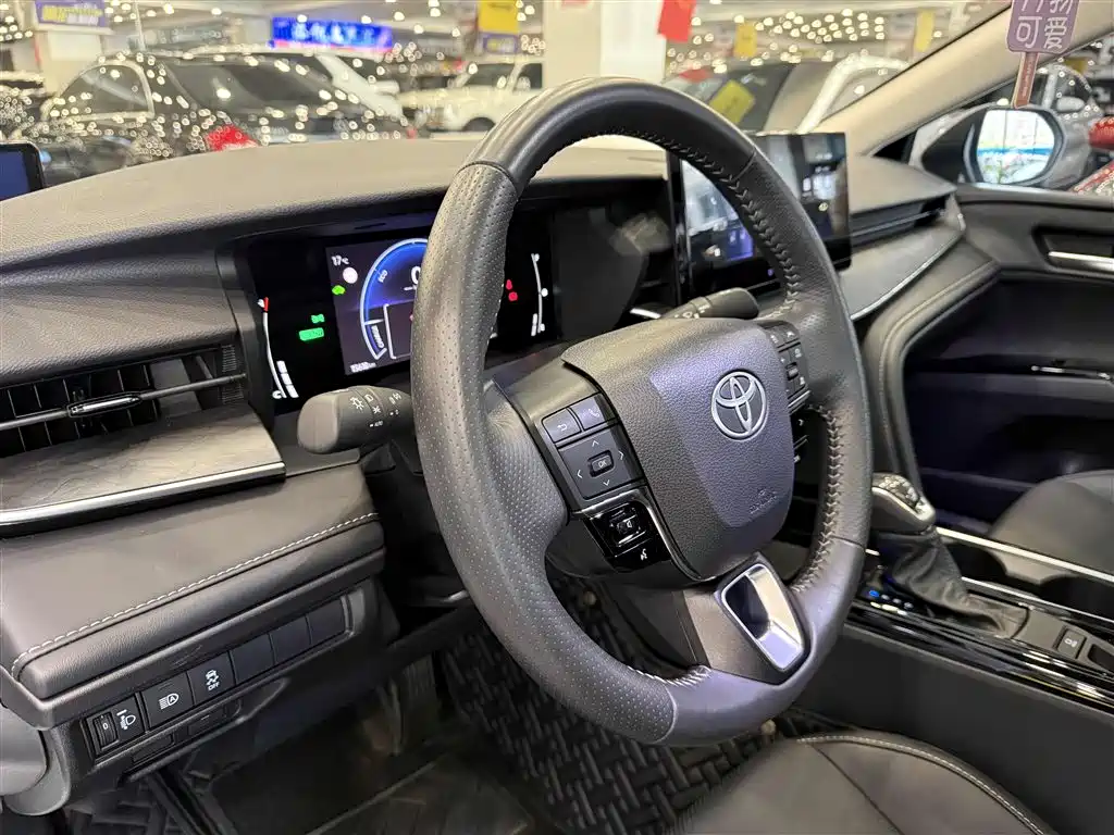 Toyota Camry 2025 — фото 19