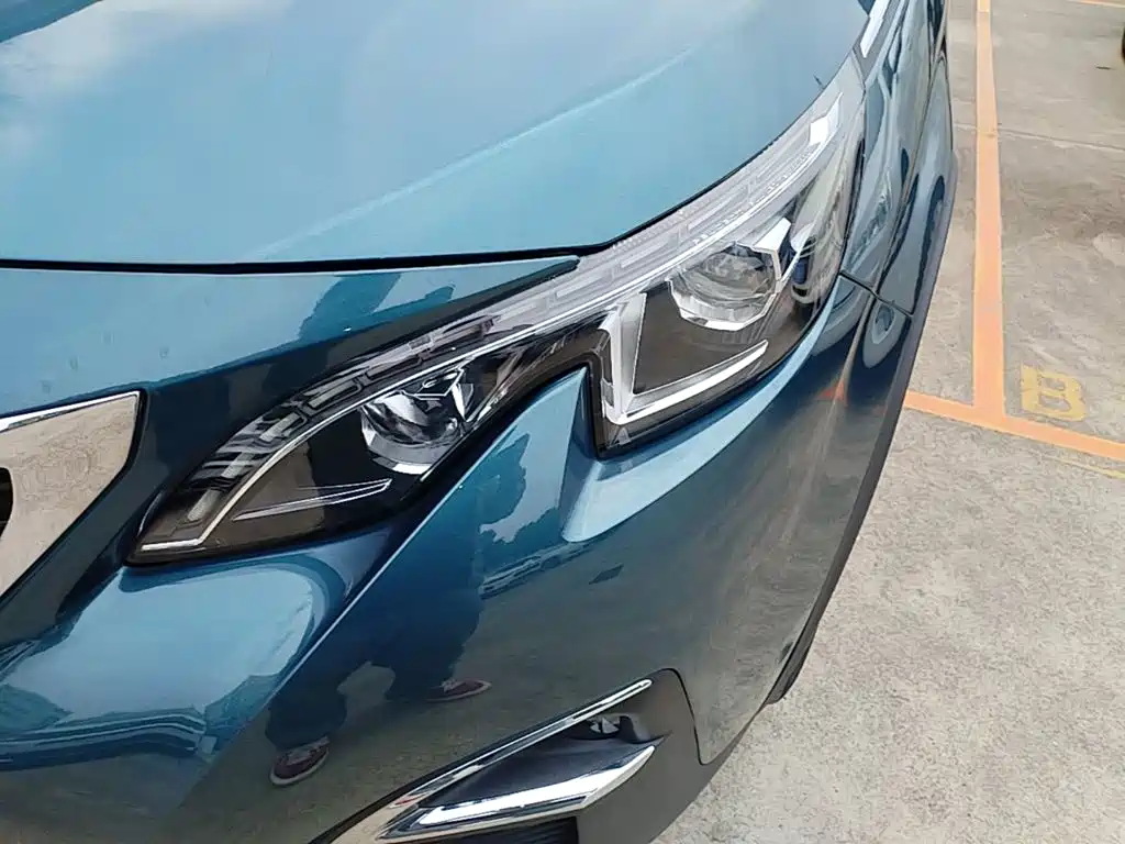 Peugeot 5008 2018 — фото 24