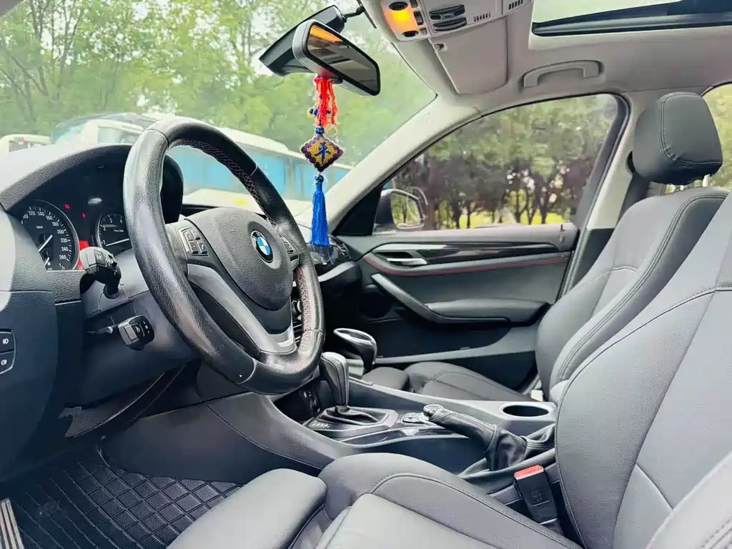 BMW X1 2014 — фото 12