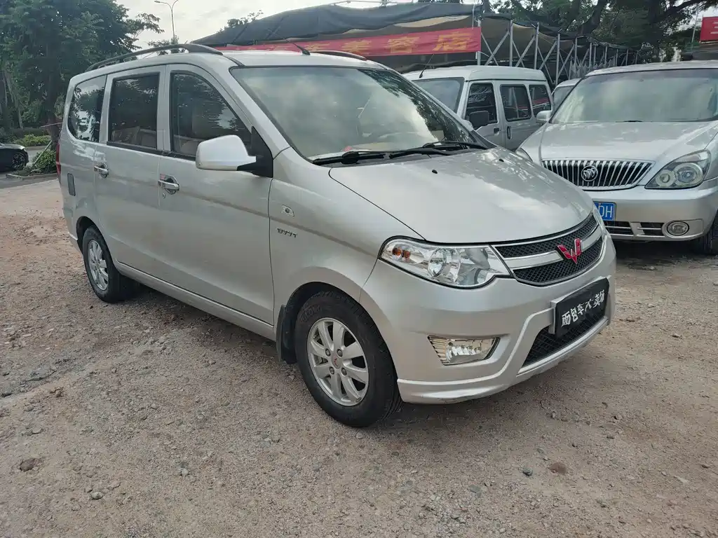 Wuling Hongguang 2018 — фото 1