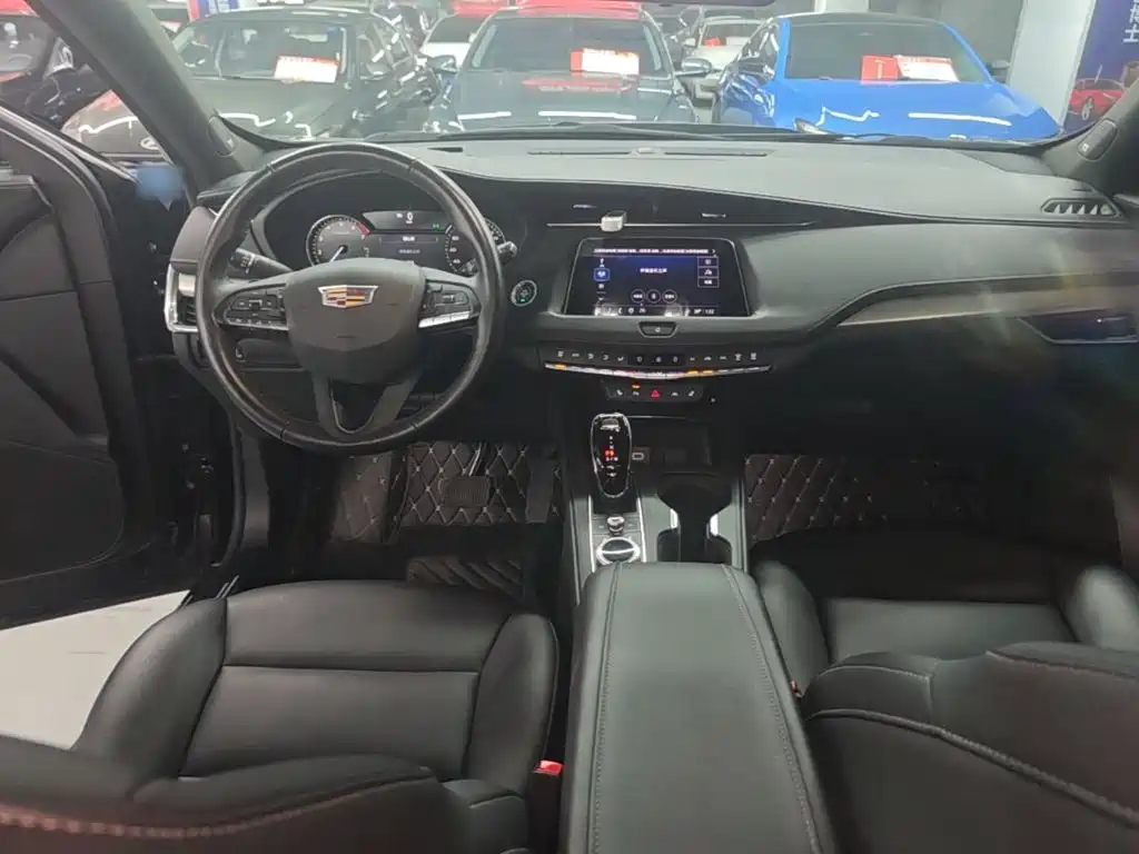 Cadillac XT4 2023 — фото 10